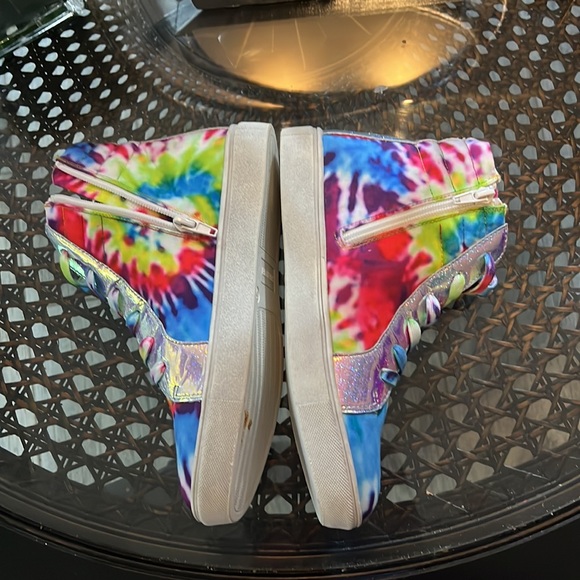 Girls super cute Steve Madden tie dye sneakers Sz 5 looks just about new! - Picture 2 of 4